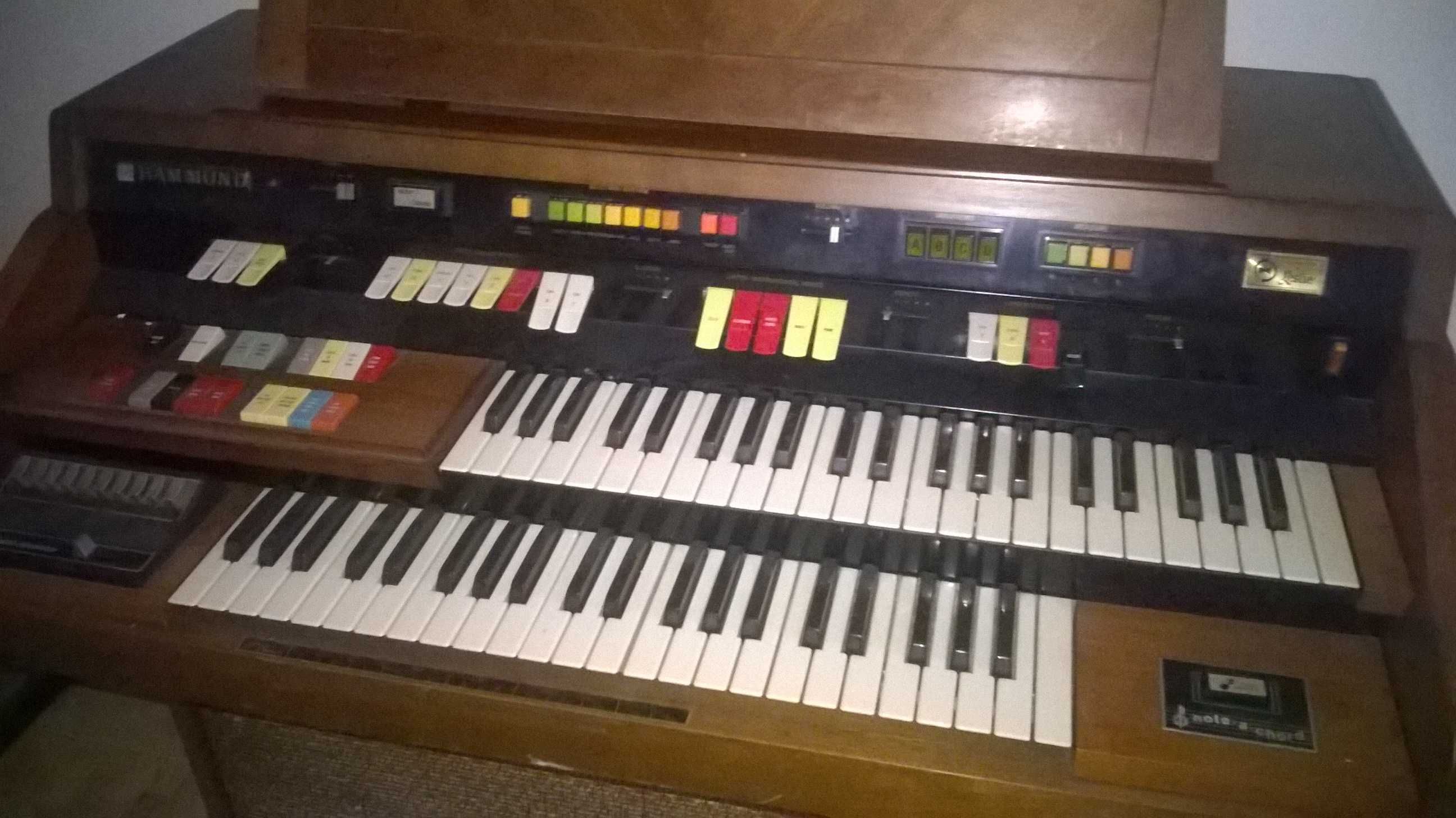 Organy Hammond 126JM2 z Leslie