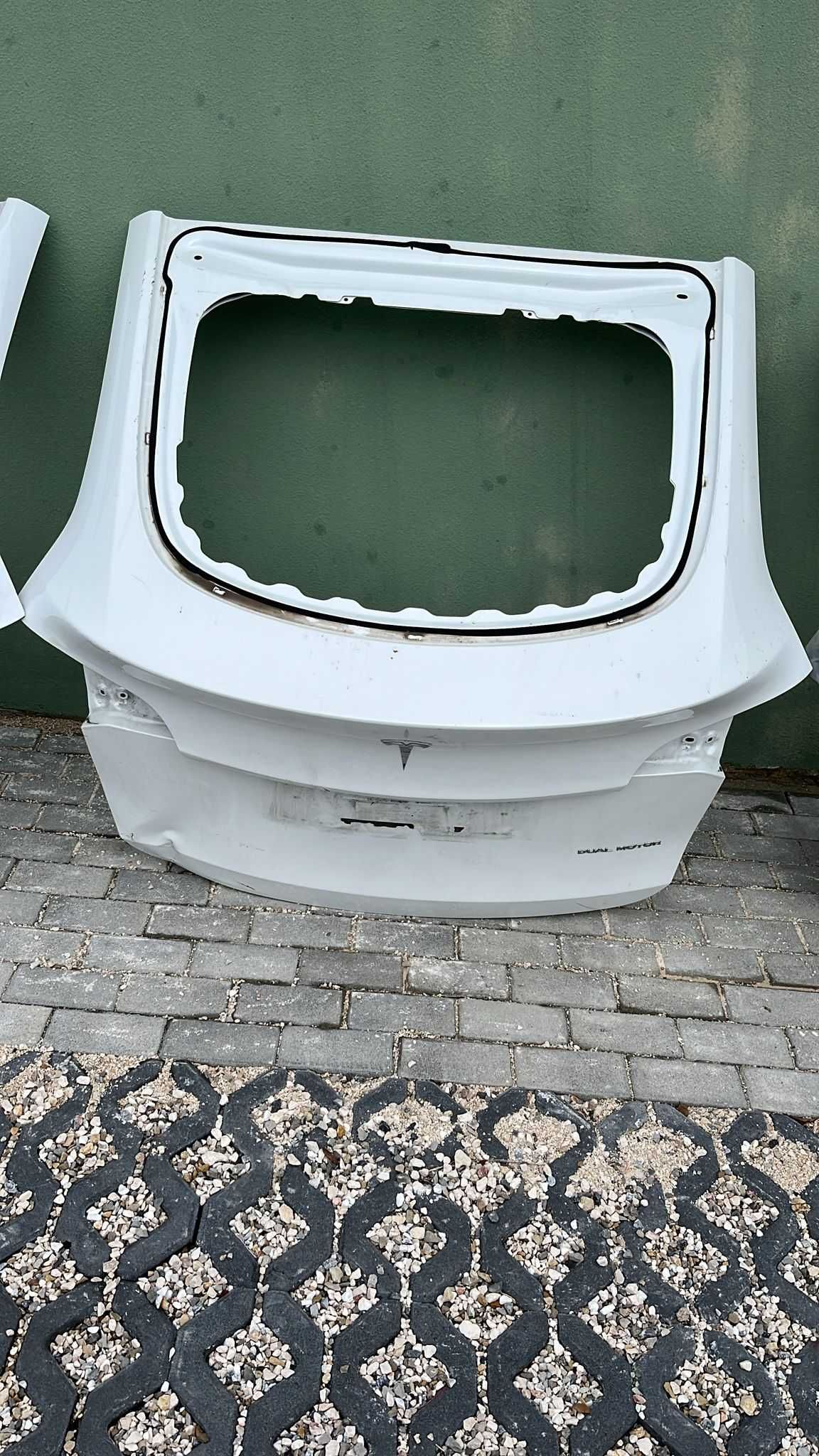 Tampa da mala Tesla MODEL X