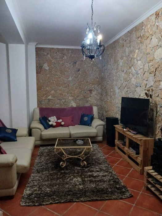 Excelente Moradia  CONDEIXA-A-VELHA - OPORTUNIDADE.