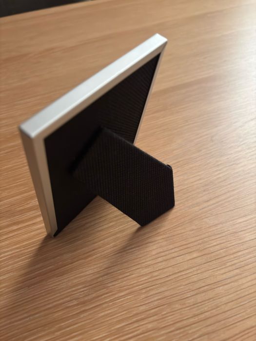 Pequeno passe-partout metálico.