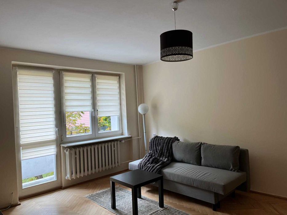 Przestronne 2 pokojowe mieszkanie w doskonałej lokalizacji.