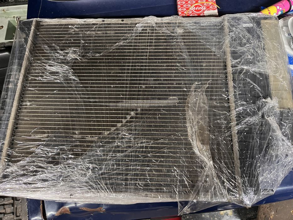 Радіатор охолодження БМВ е34 м50б25 в гарному стані