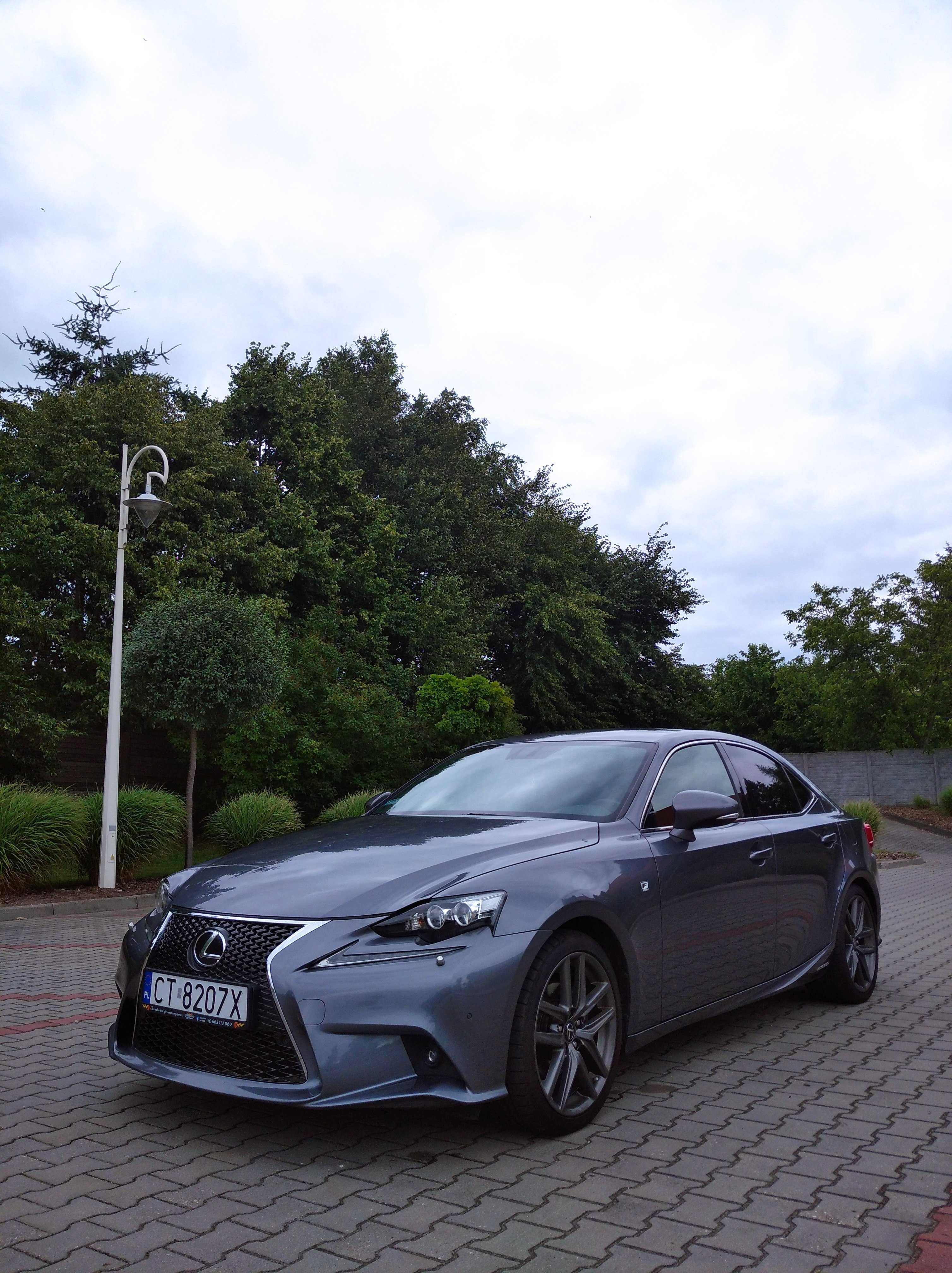 Lexus IS300h wersja F-Sport Hybrid