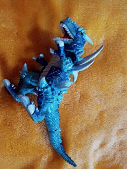 6 dinossauros varios tamanhos como novos