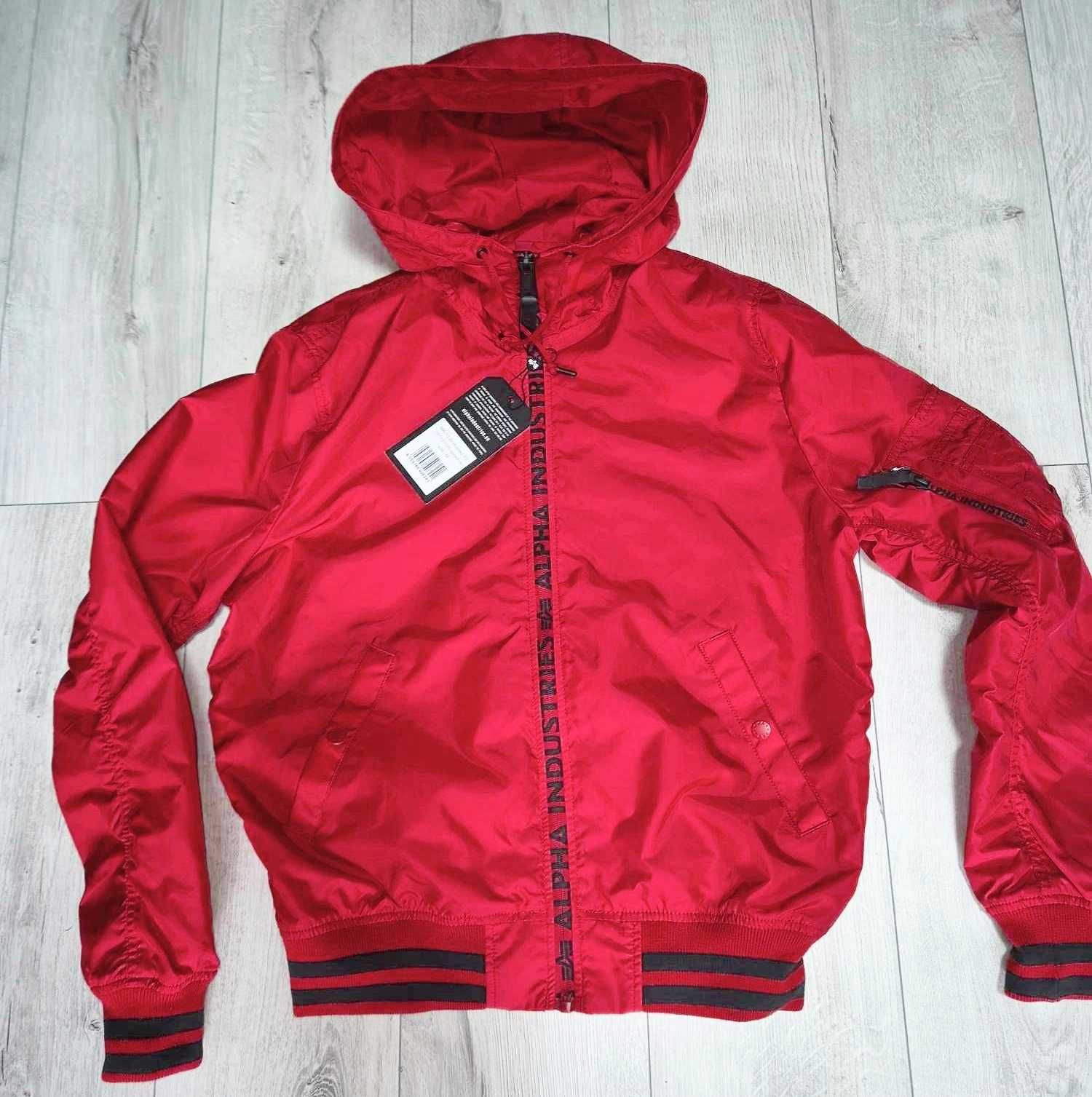 Bomberka Alpha Industries  Model MA-1 LW HOODED  PZ
