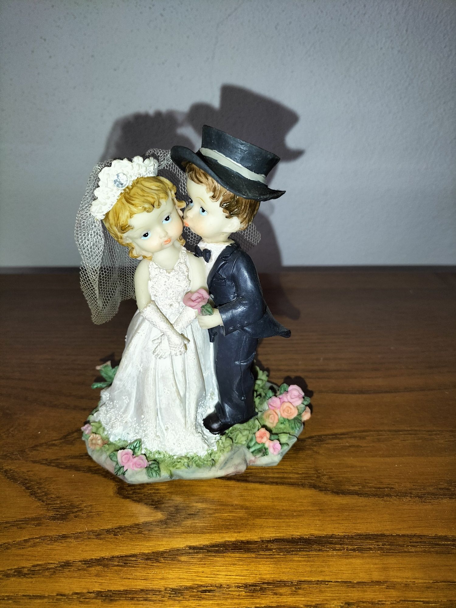 Casal de noivos em porcelana para bolo