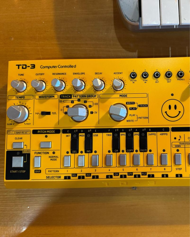 Behringer TD-3 Analogowy Syntezator Acid Bass prawie Roland TB 303