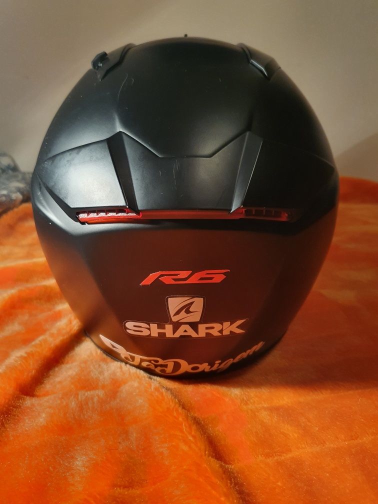 Capacete shark praticamente novo