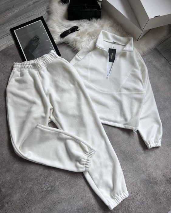 Флісовий костюм в молочному кольорі