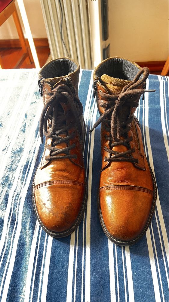 Botas em pele marca ALDO
