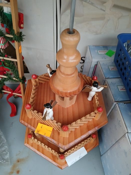 Wieża drewniana szopka bozonarodzeniowa