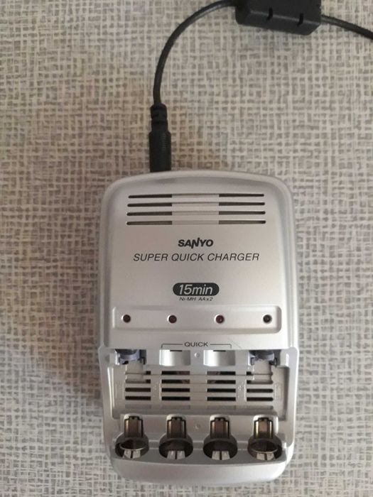 Зарядное устройство для пальчиковых и мини пальчиковых аккумуляторов