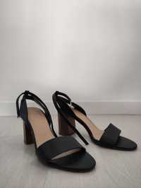 Sandálias pretas, como novas, tamanho 40
