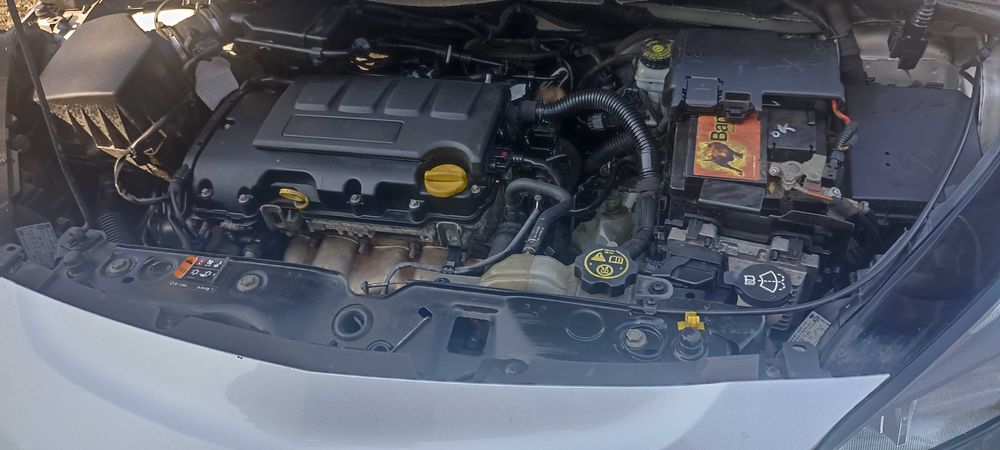 opel corsa e 1.4  90KM  B14XEL lak z176 automat  samochód na części