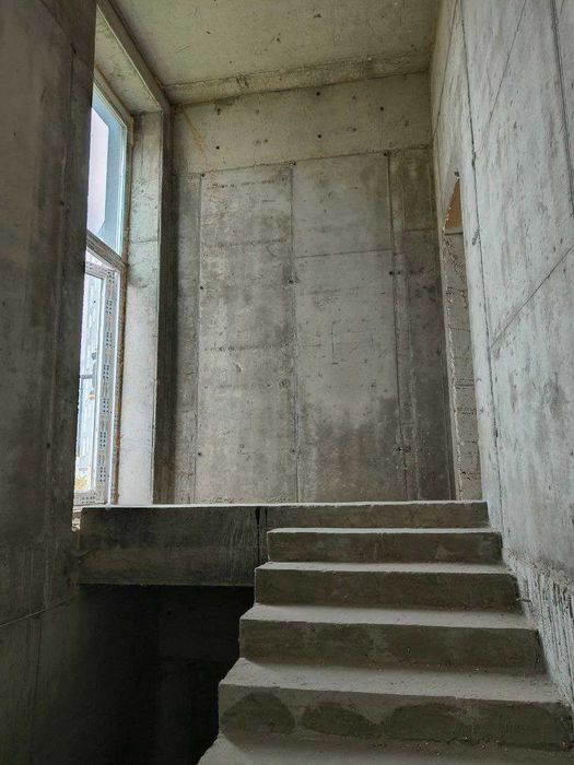 Продаж фасадного приміщення в ЖК Америка 380 м2