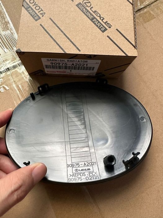 Емблема в решітку 90975A2021 Lexus під дистронік 90975-02171