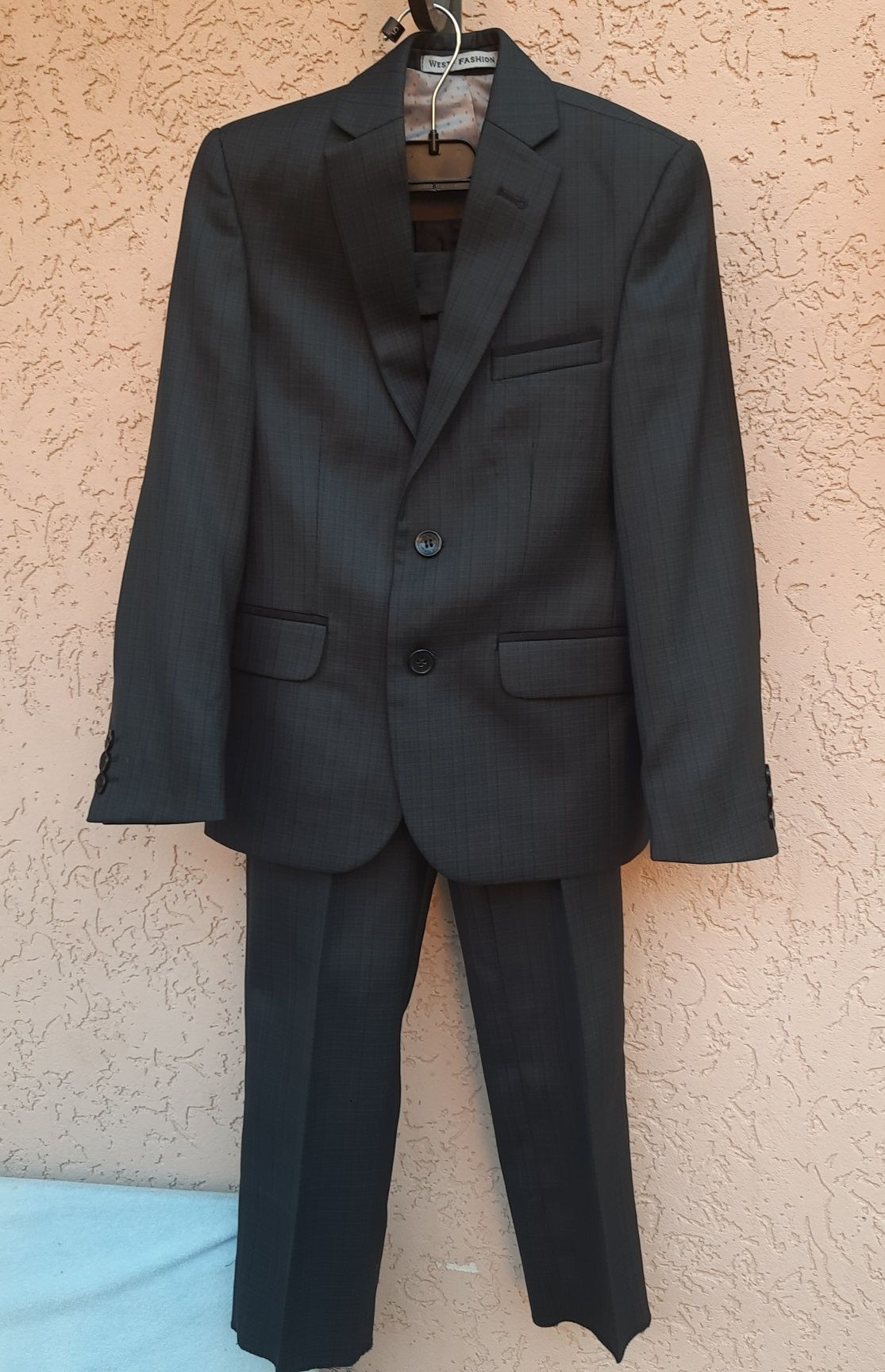 Класичний костюм на хлопчика, 128см, шкільна форма, речі в школу