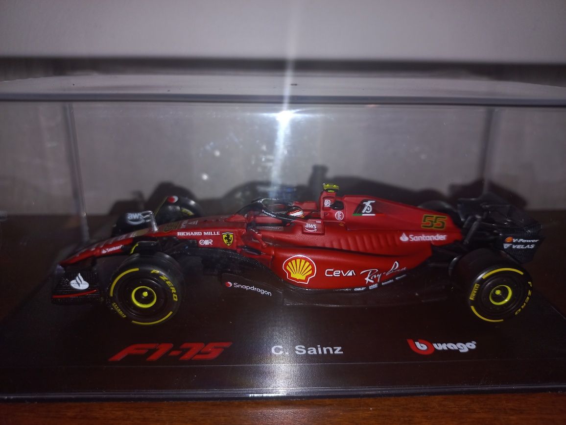 Bburago bolid F1 Ferrari F1-75, C. Sainz, skala 1:43