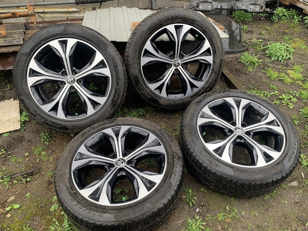 Toyota Highlander Диски з резиною комплект Pirelli 235/55 R20