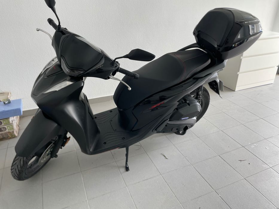 Honda sh125I Smart topbox preta nova só fez 200km