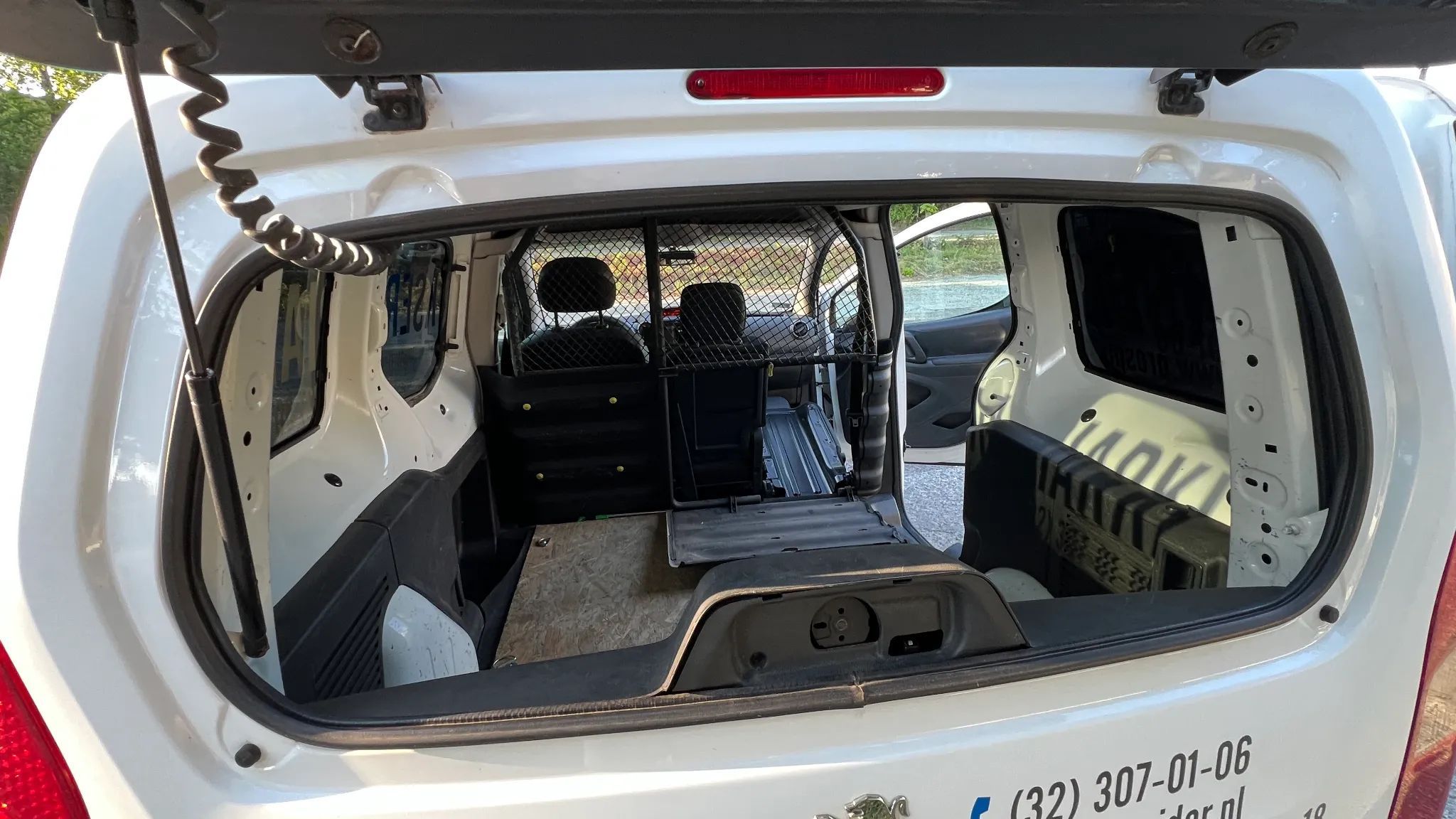 Peugeot PARTNER  Peugeot Partner Berlingo 1.6 Hdi 90km - biały 3os VAT1 baza na kamper?