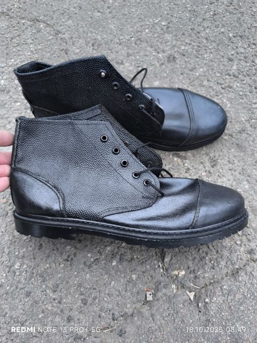 Продам ботинки размер 41