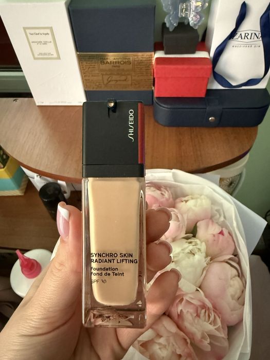 Тон Shiseido radiant lifting