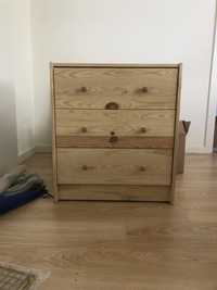 Cómoda em madeira IKEA