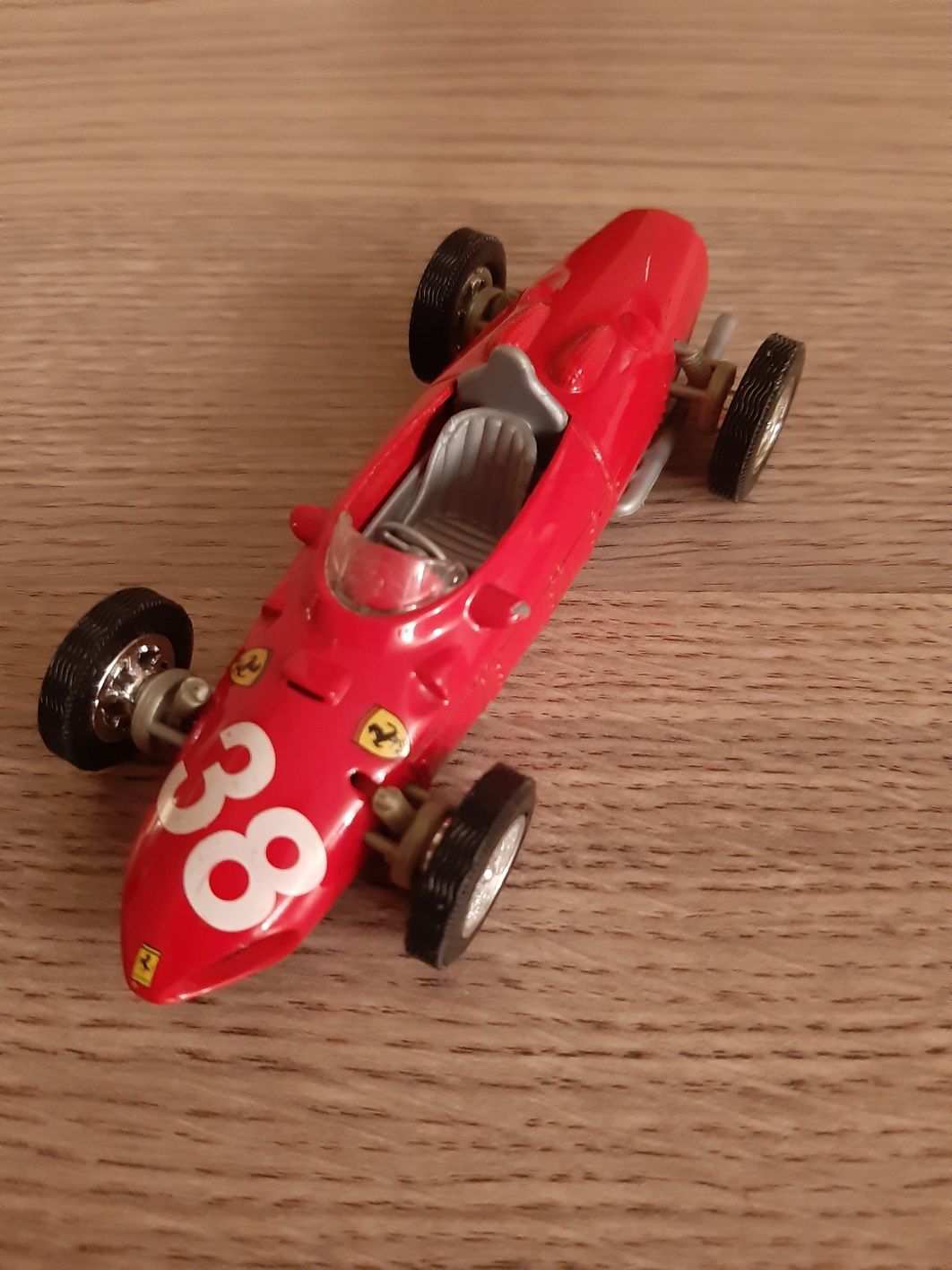 Ferrari 1961 seria 156 F1 czerwona wyścigówka kolekcja resoraki autko