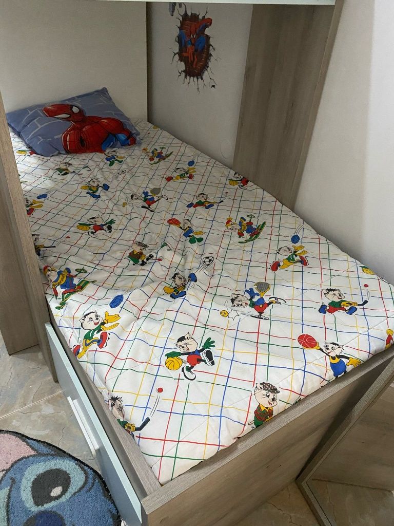 Beliche com gavetas e roupeiro