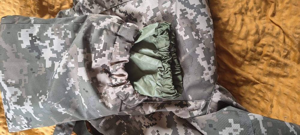 Продам штаны зимние ветрозащитные пиксель