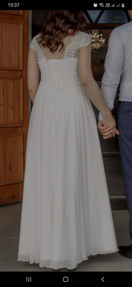 Весільна сукня прямого силуету