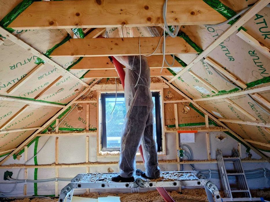 Wdmuchiwanie izolacji Steico Zell