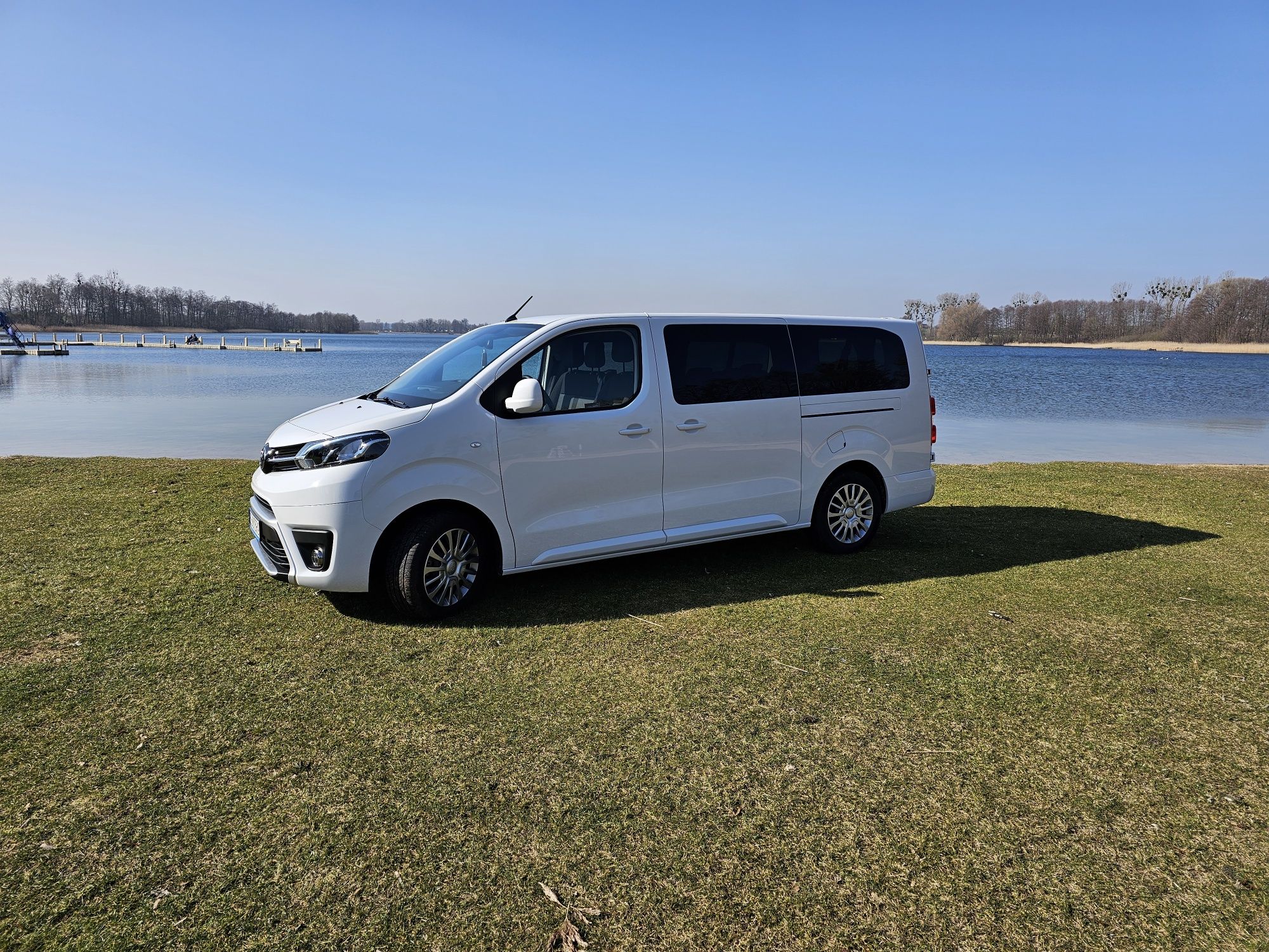 Toyota wynajem-wynajmę 9 osobowy BUS Bissnes automat -wakacje 2024r