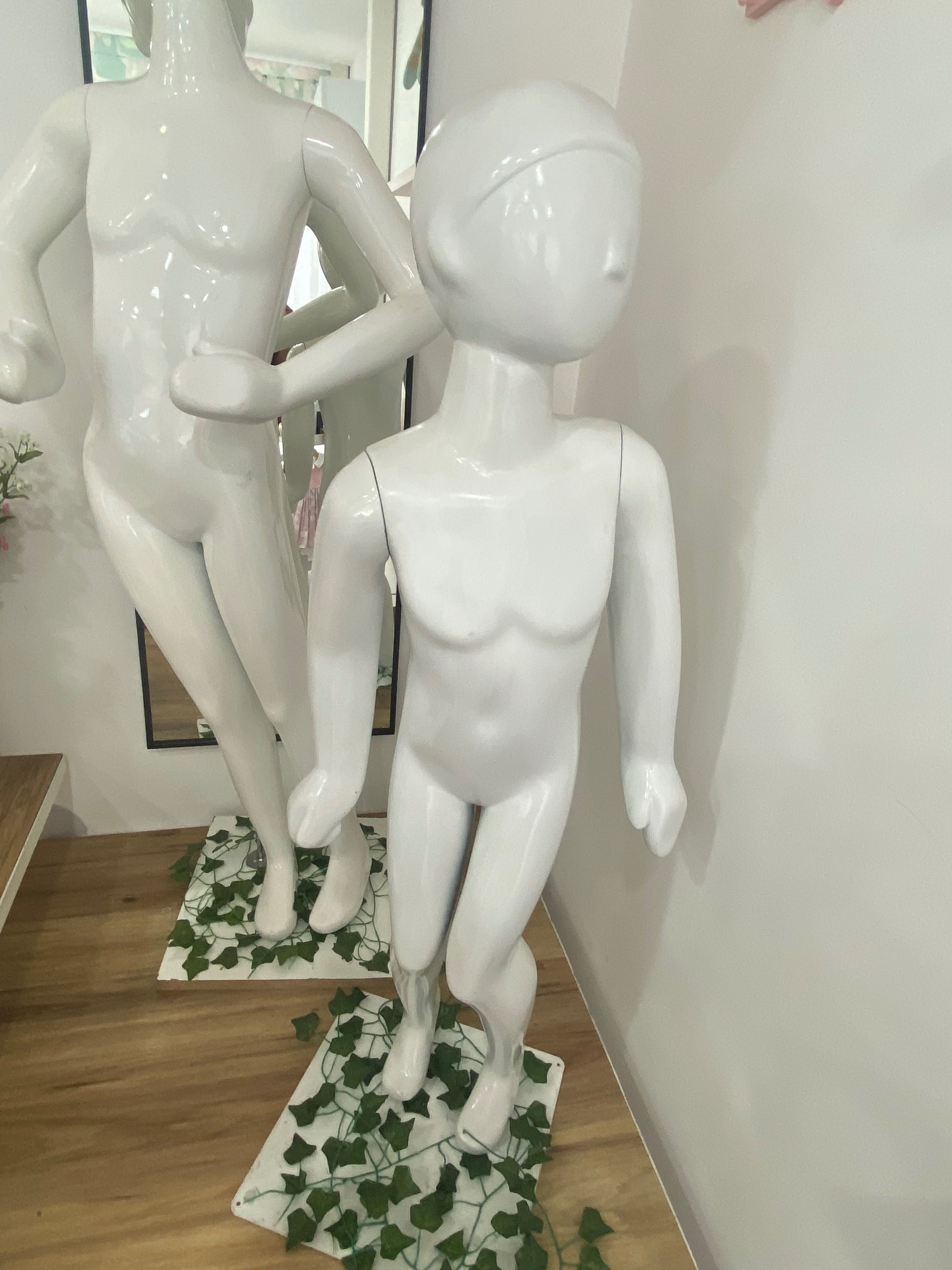 2 manequins infantis