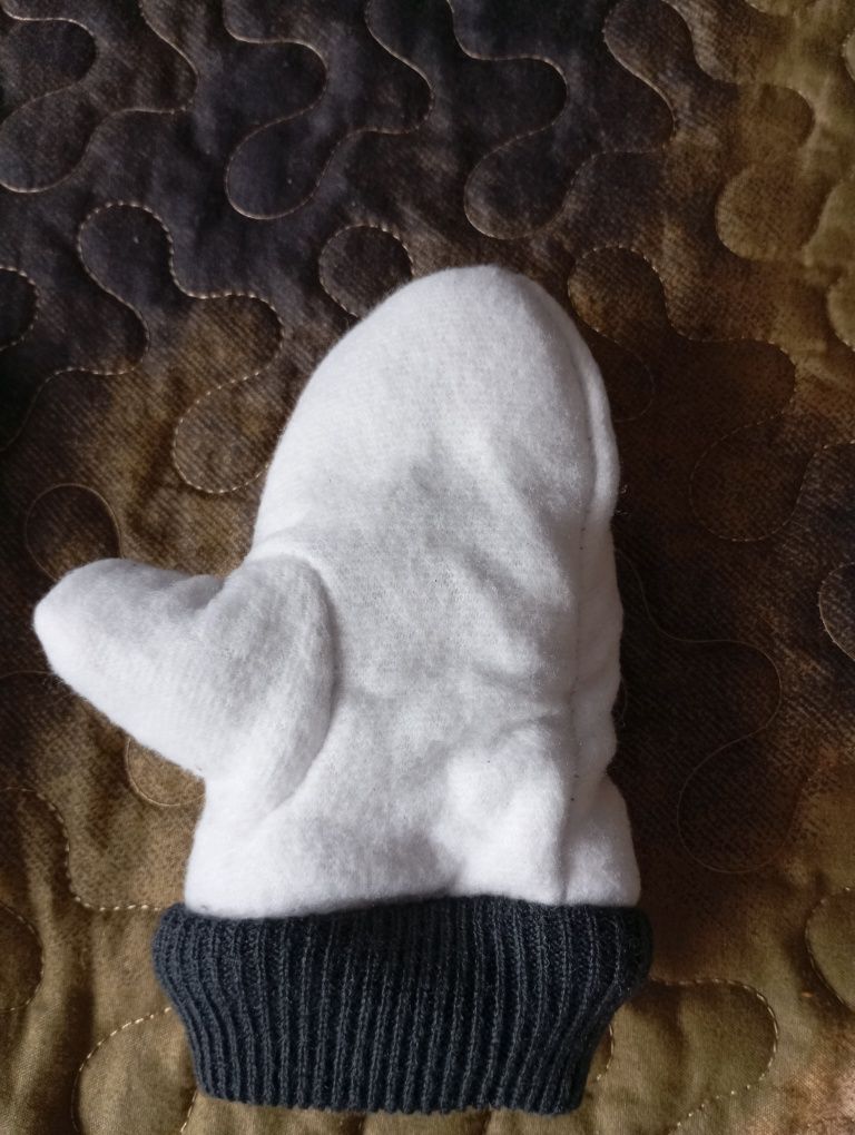 Rękawiczki zimowe niemowlęce, rozmiar na 74/80 cm.