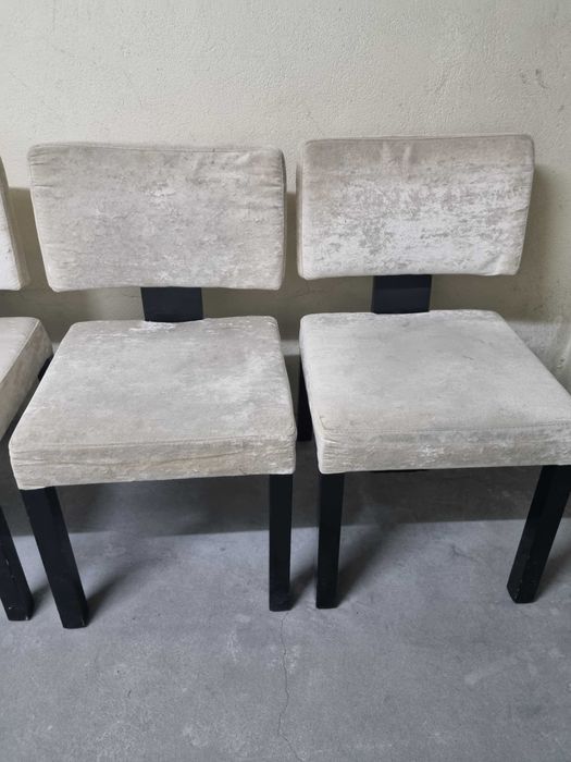 4 Cadeiras de sala alcochoadas para restaurar