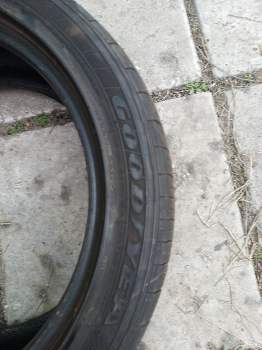 Одна шина 235/45/18 Good Year