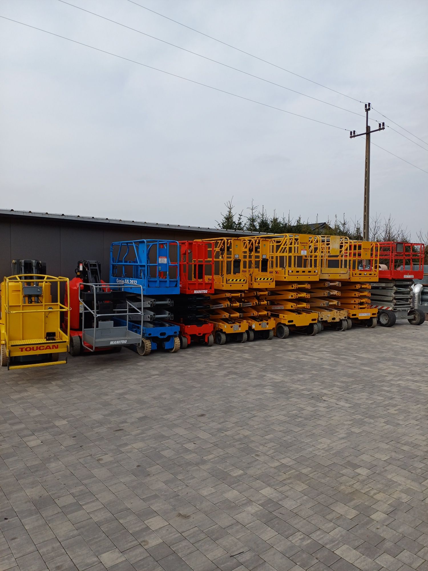 Podnośnik koszowy terenowy elektryczny