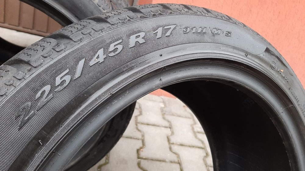 Opony zimowe 225/45/17 Pirellii