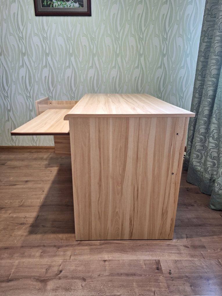 Письменний стіл (дерев'яний) БУ