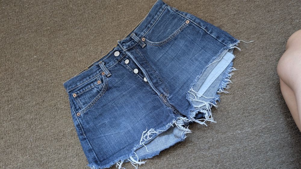 Зимова куртка,Шорти LEVIS original
