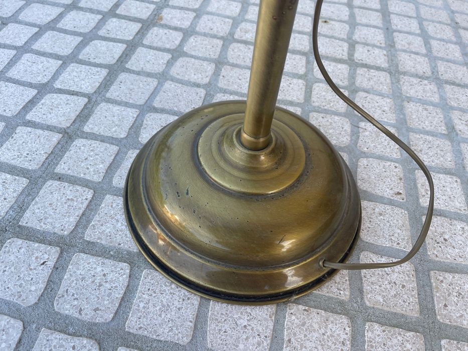 Candeeiro de pé dourado vintage