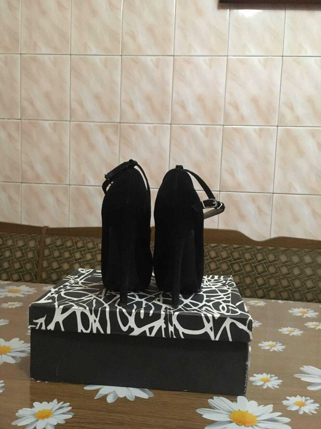продам черные замшевые (натурал)туфли basconi