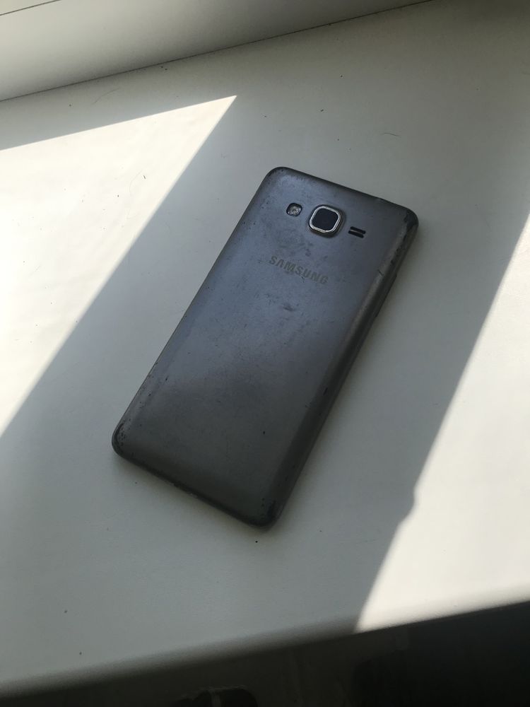 Телефон Samsung Grand Prime