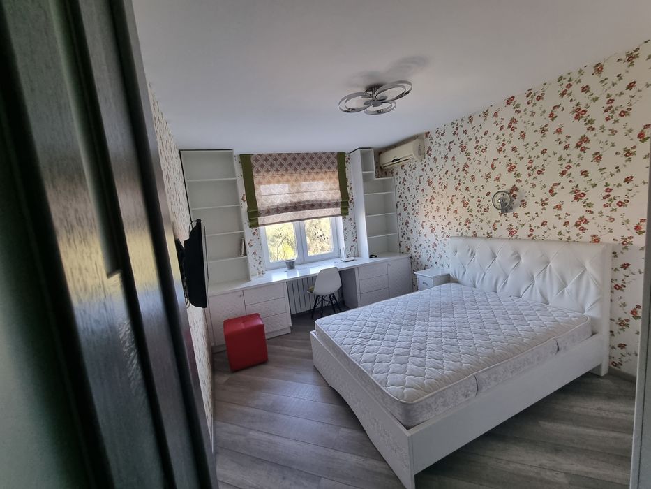 Шикарна 3к з ремонтом та  видом на Дніпро, Сонячна набережна.  ТОРГ!