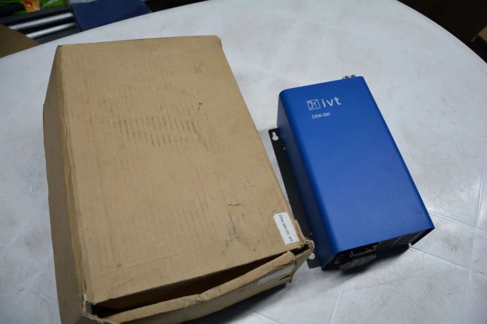 Przetwornica samochodowa IVT DSW-300/12 V FR 300 W 12 V/DC Złącze męsk