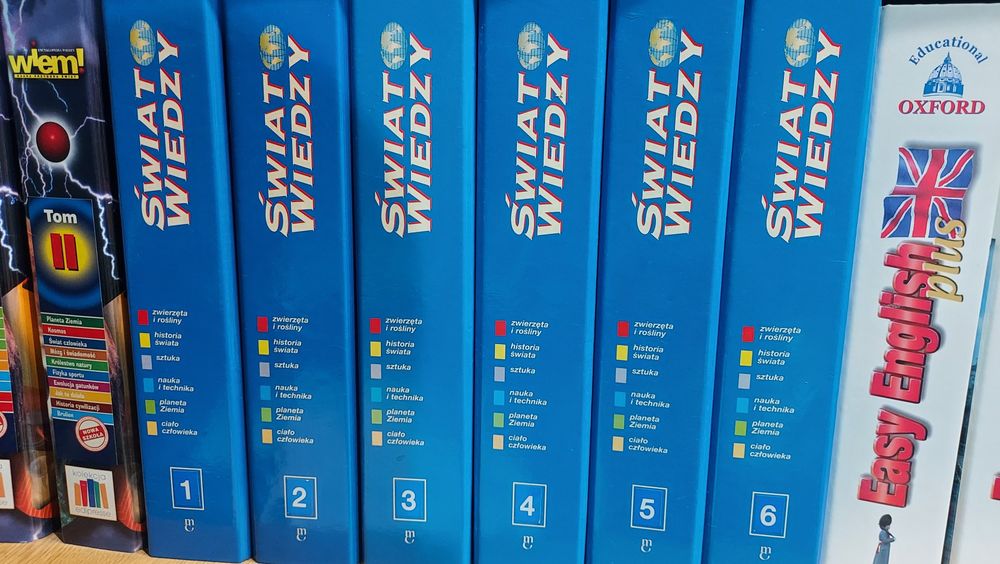 Świat Wiedzy 6 segregatorów