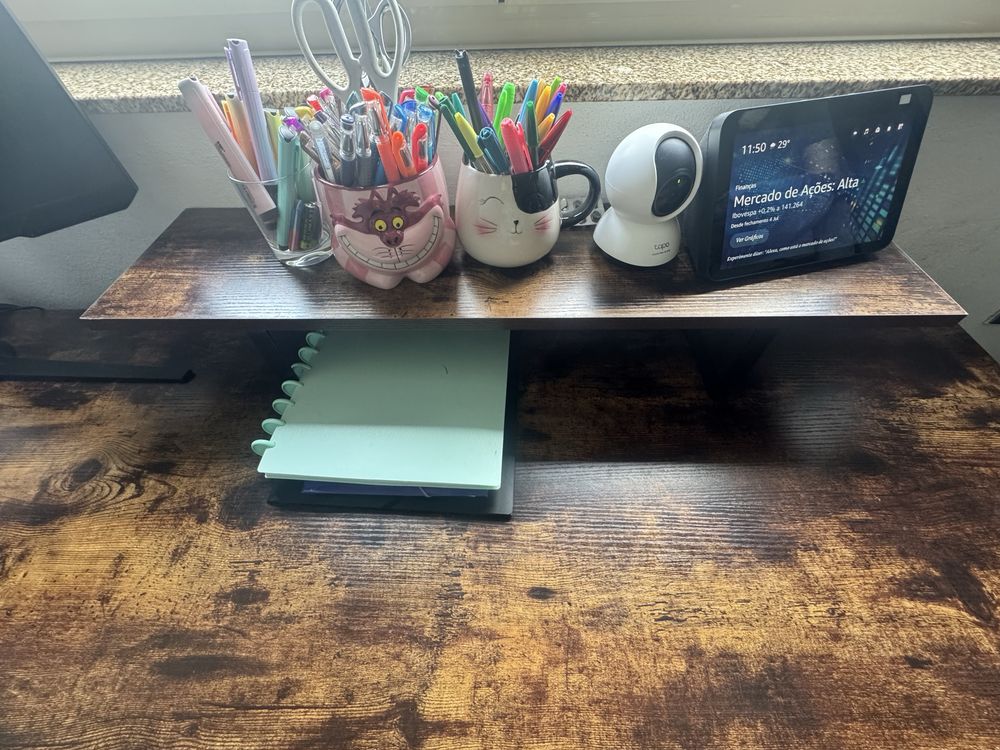 Secretaria com prateleira