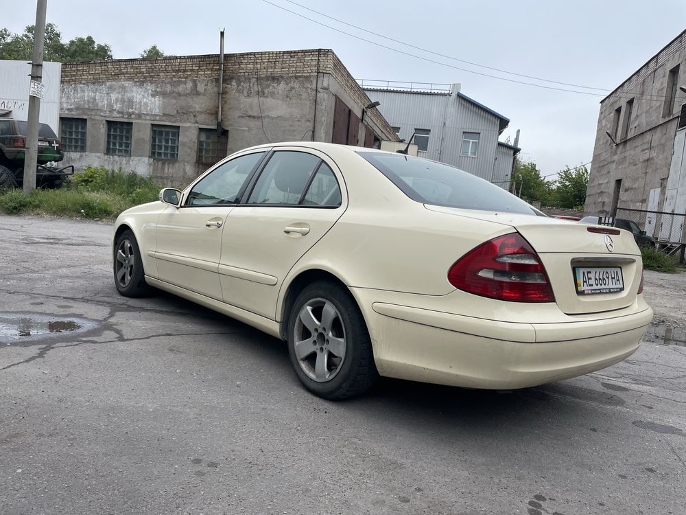 Продам Мерс w211 E220